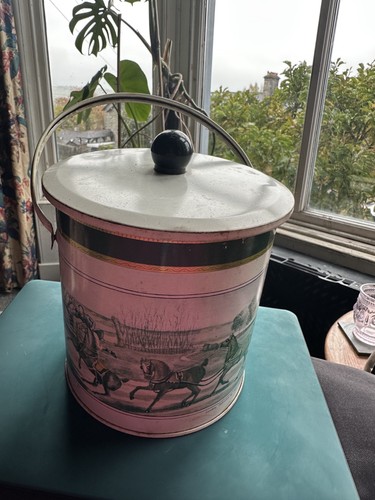 Vintage old biscuit - biscuit, tin