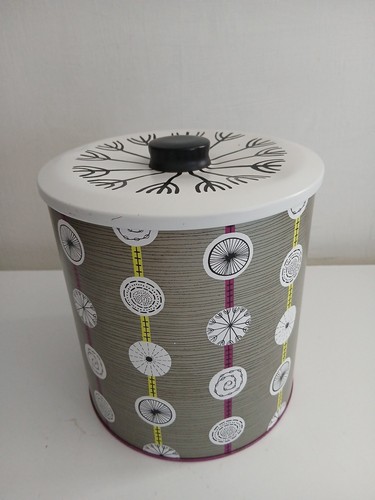 Sanderson metal biscuit tin - metal,